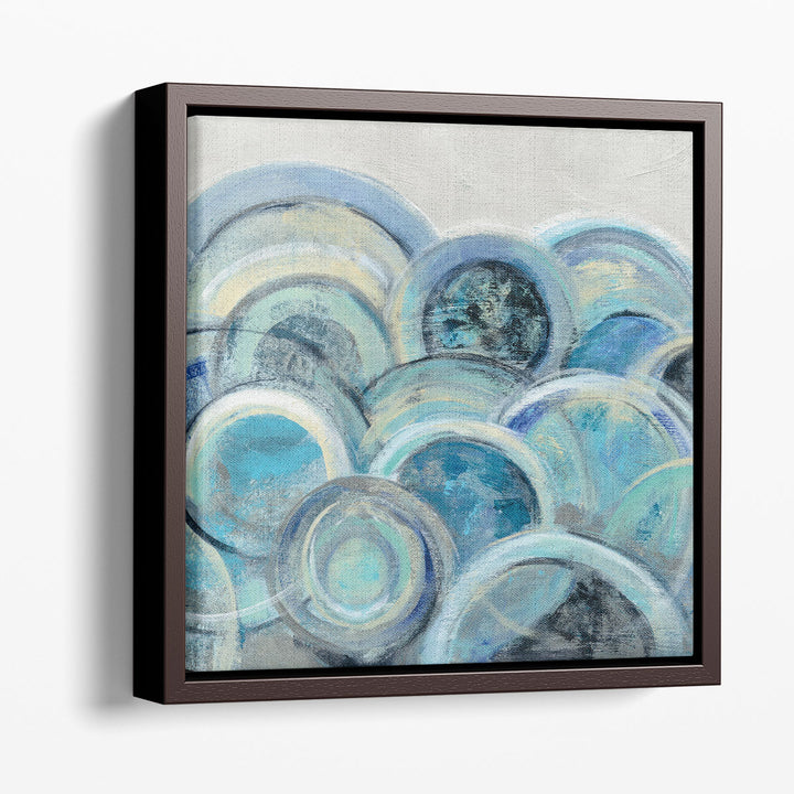 Contemporary wall decor with circular patterns