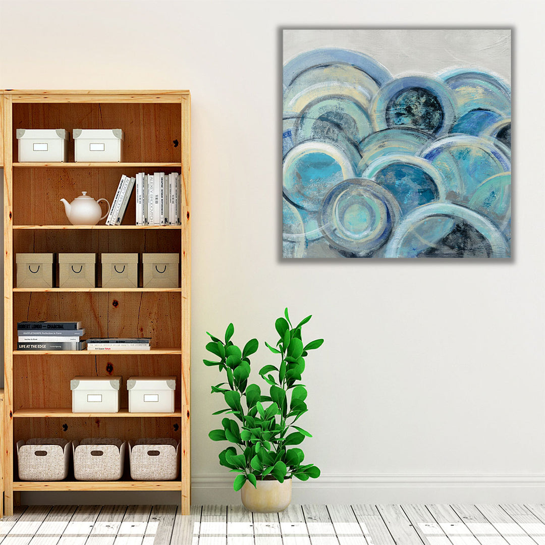 Hallway decor with minimal geometric design