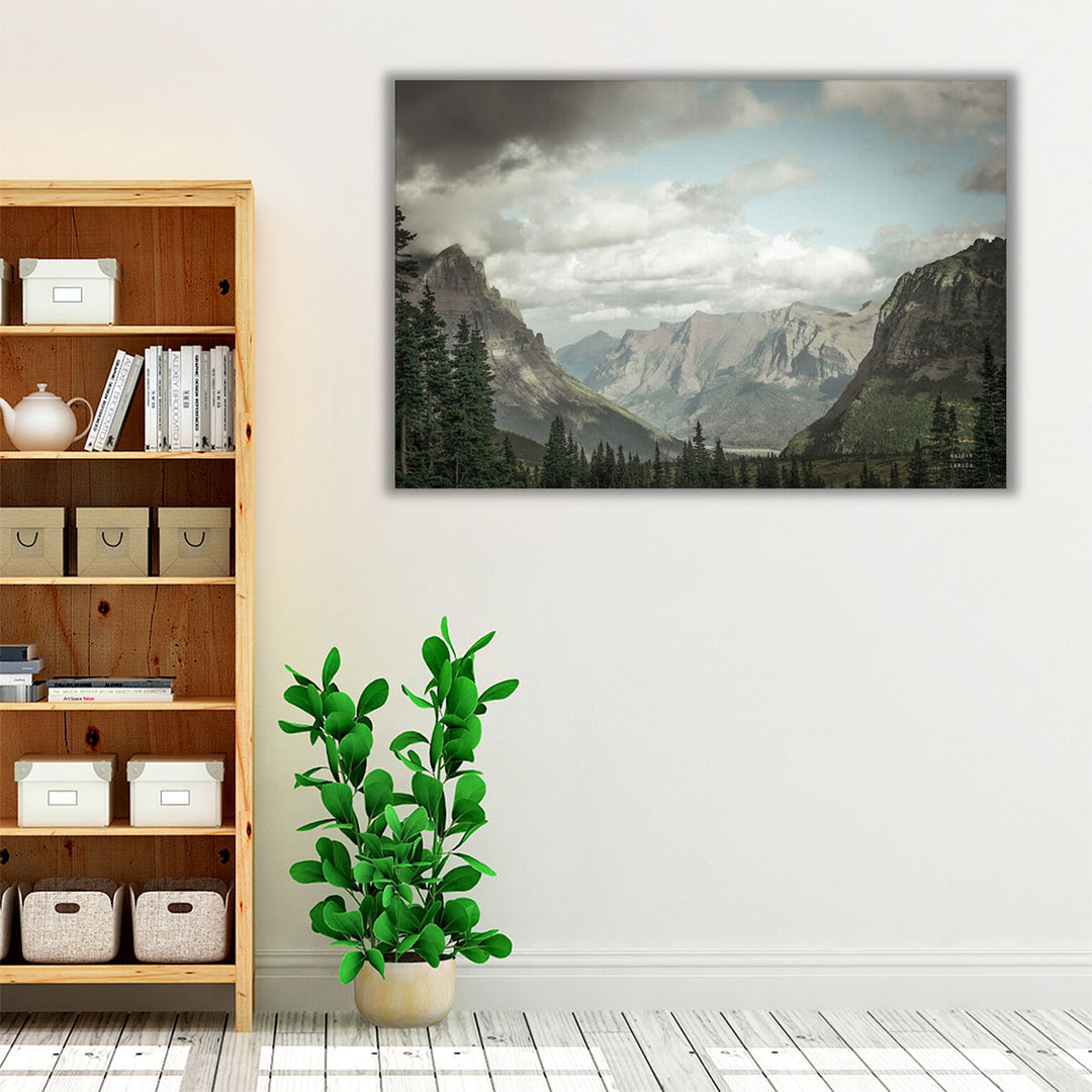 Neutral and green scenic mountain photo