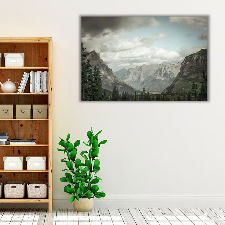 Neutral and green scenic mountain photo