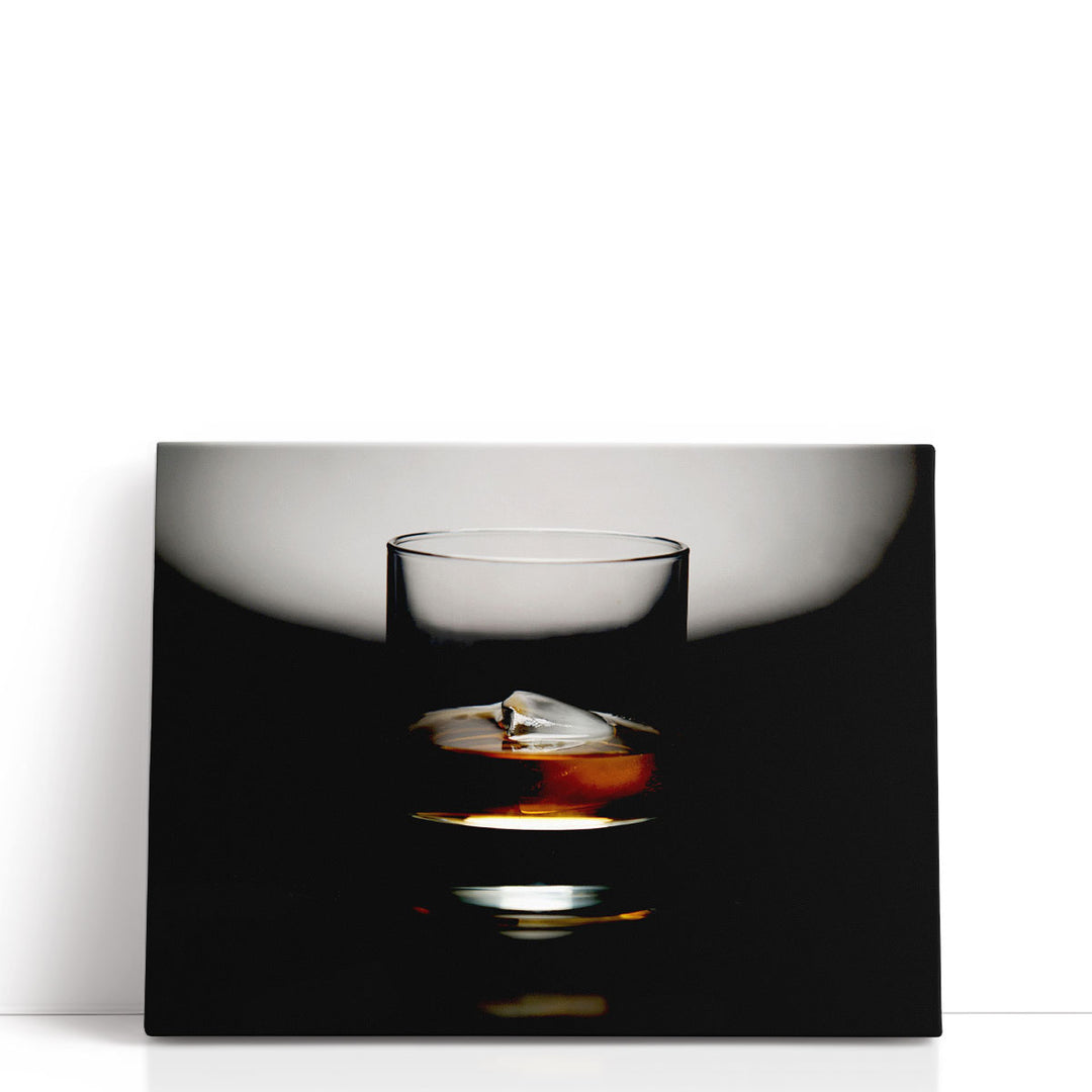scotch glass silhouette – minimalist black and white