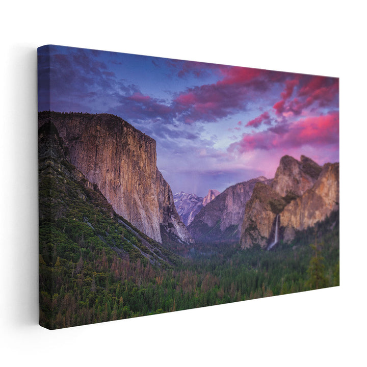 Vibrant Sunset Over Tunnel View in Yosemite National Park - Canvas Print Wall Art