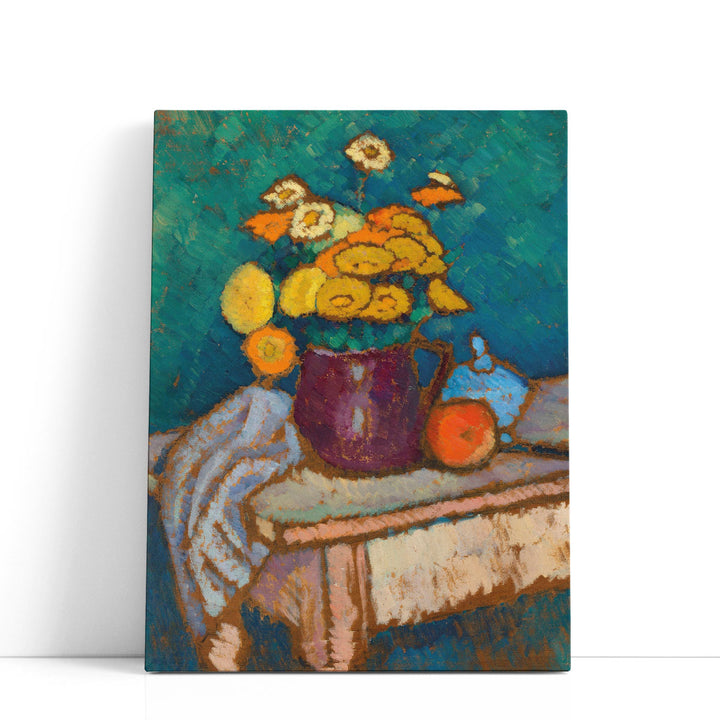 Stillleben mit Tuch, Blumen im Krug, Apfel und Behälter auf Tisch - Canvas Print Wall Art