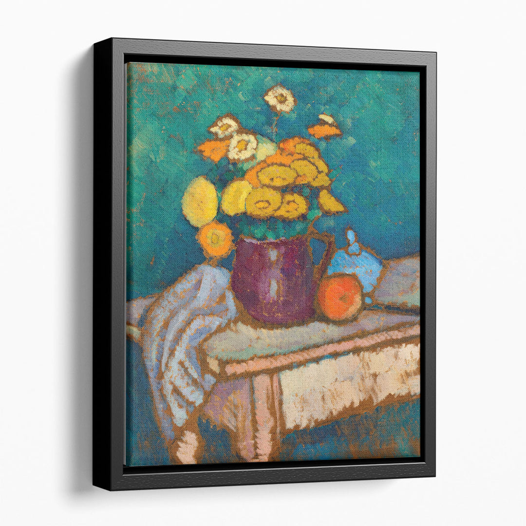 Stillleben mit Tuch, Blumen im Krug, Apfel und Behälter auf Tisch - Canvas Print Wall Art