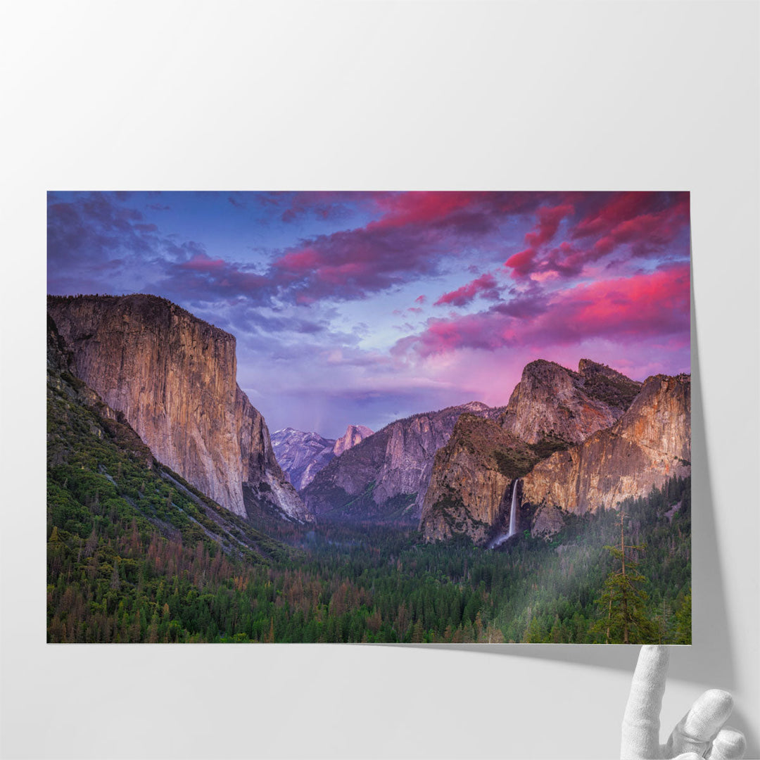 Vibrant Sunset Over Tunnel View in Yosemite National Park - Canvas Print Wall Art