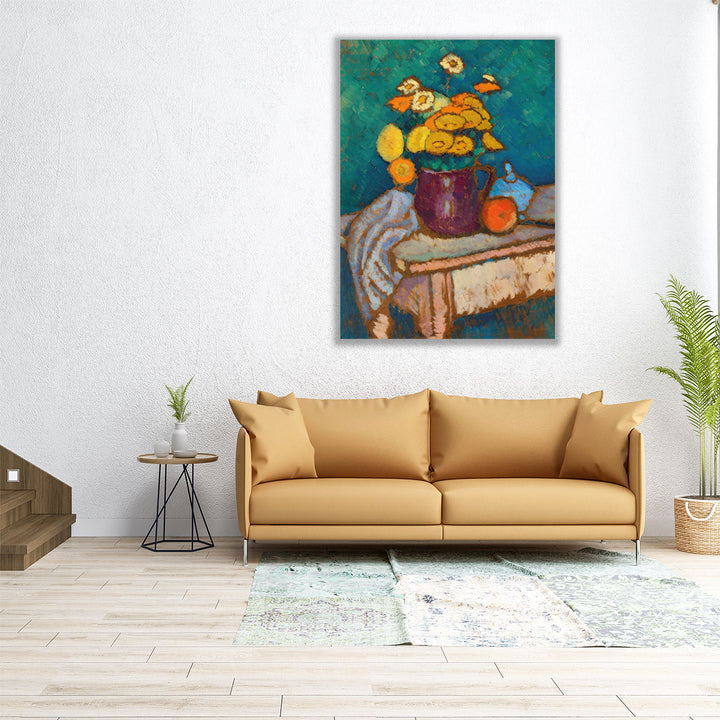 Stillleben mit Tuch, Blumen im Krug, Apfel und Behälter auf Tisch - Canvas Print Wall Art