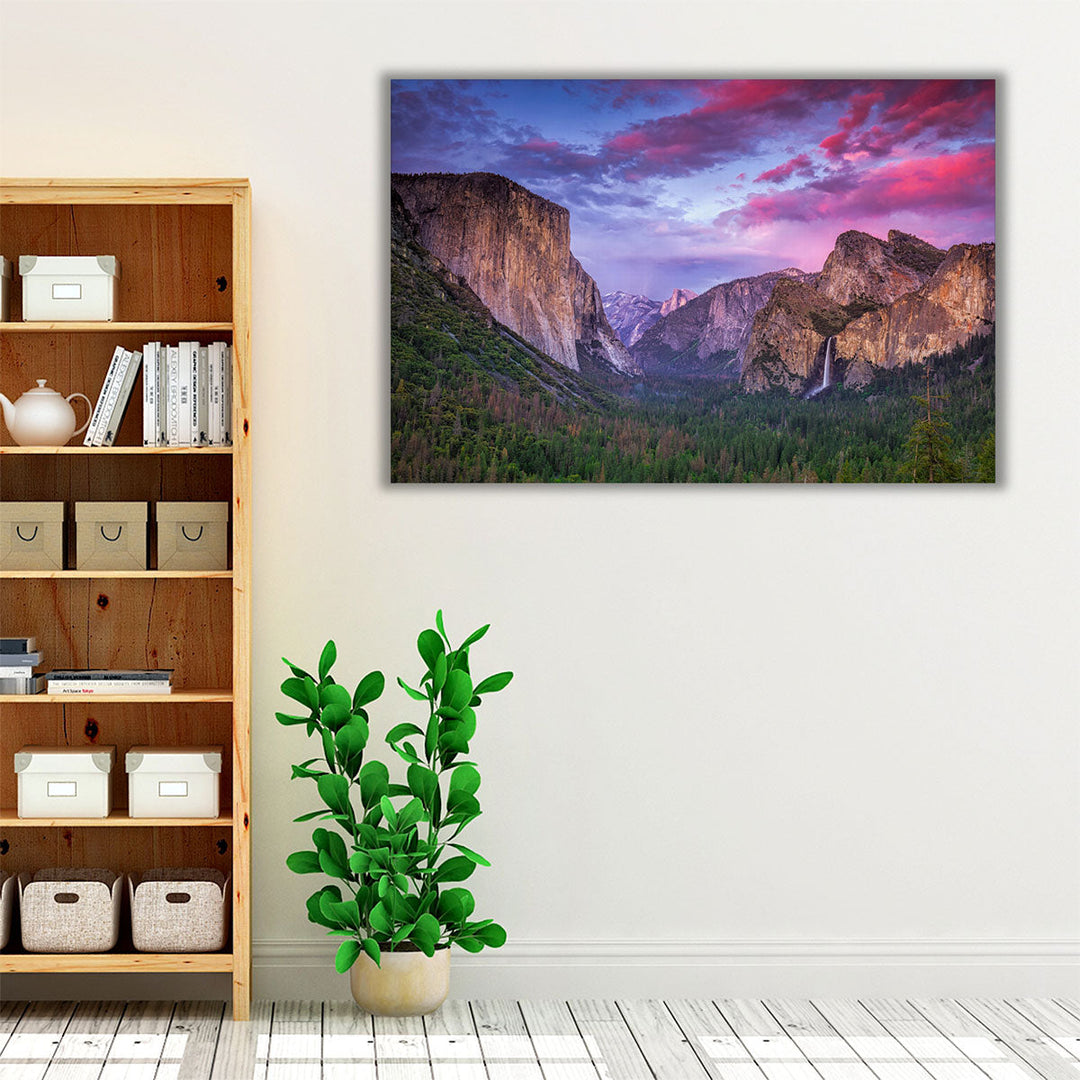 Vibrant Sunset Over Tunnel View in Yosemite National Park - Canvas Print Wall Art