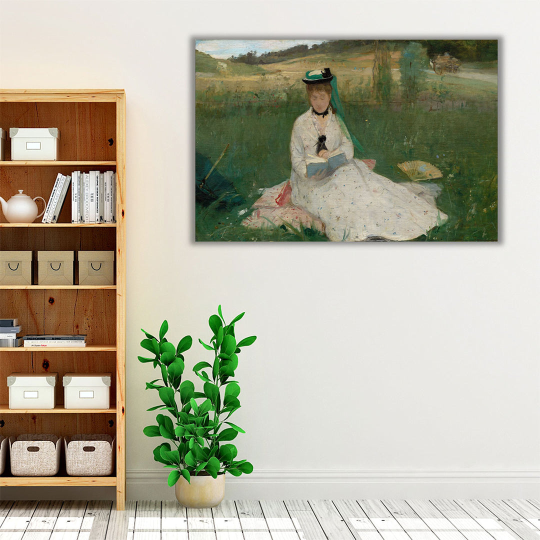 Neutral living room gallery-style décor centerpiece